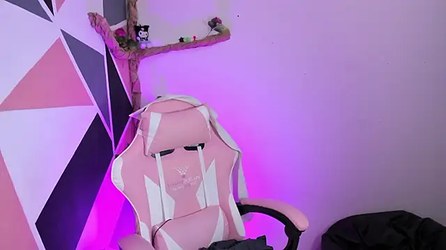 little_emma0's cam snapshot