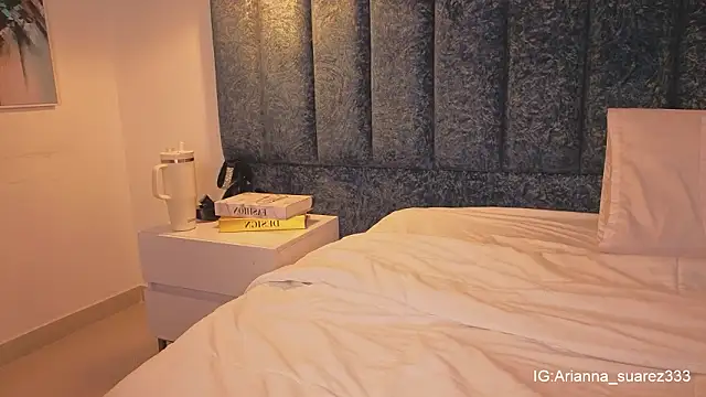 Ariannaa_Suarez1's cam snapshot