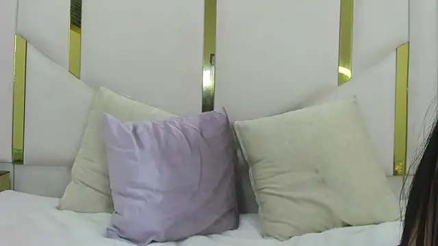 Aisha_Leenss's cam snapshot