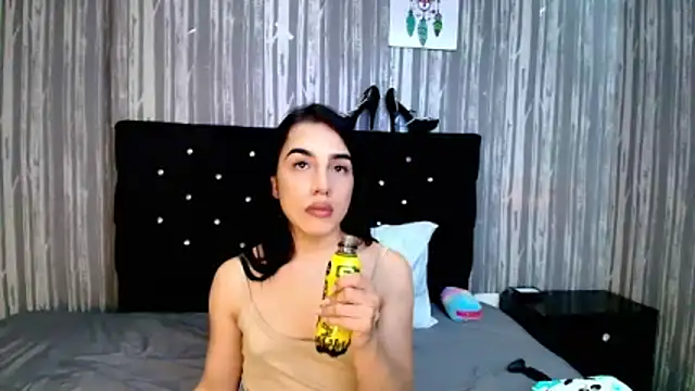 Alicee_Moonn live sex cam