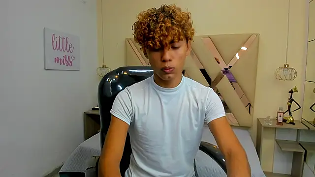 Anyelo_Twink live sex cam