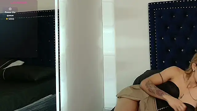 Juliieta_gray's cam snapshot