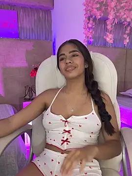 _kyraa_'s cam snapshot