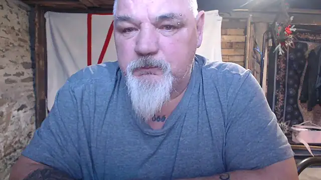 Newfiesausage1972 live sex cam