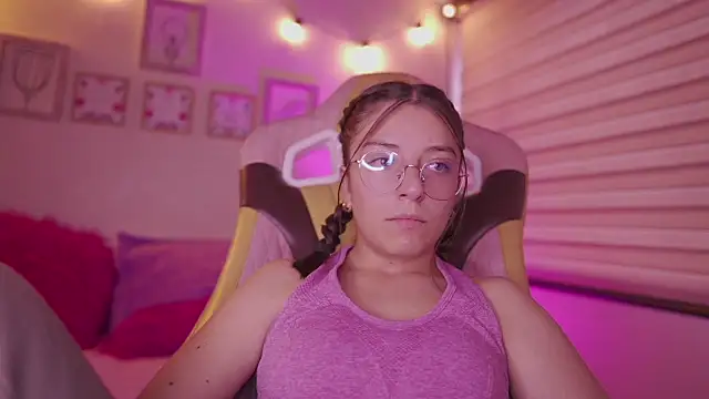 milly_kenner's cam snapshot