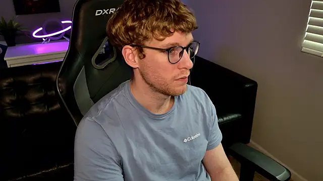 BlueEyedTallGuy94 live sex cam