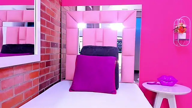 Roxy_sexy69_'s cam snapshot