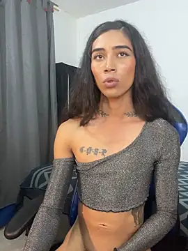 Sweet-Cris live sex cam