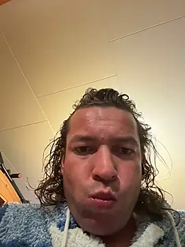 miguel910921 live sex cam