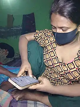 Romantic-Couple999's cam snapshot