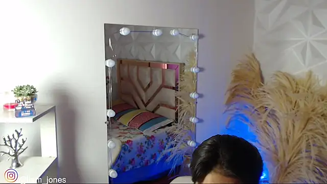 Jonesliam23 live sex cam