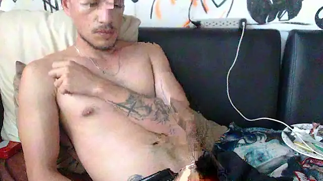 roystonee01's cam snapshot