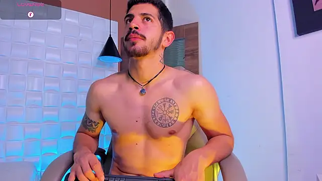 AlejandroStormm live sex cam