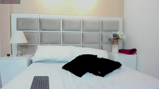 Dulce_Powl_'s cam snapshot