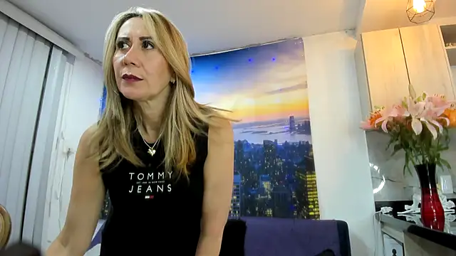 ashleymilf_1 live sex cam