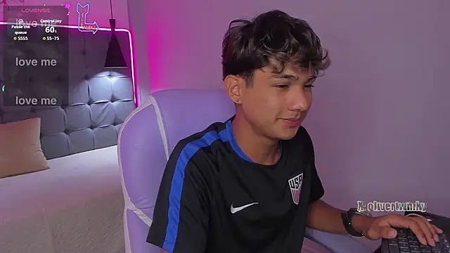OliverTwinky live sex cam