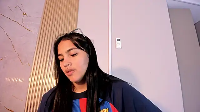 AlanaBlair_'s cam snapshot