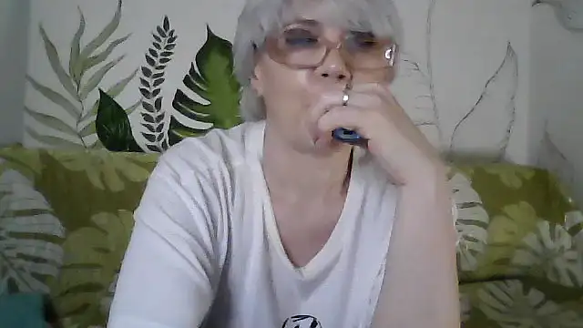 Catty_Lady's cam snapshot