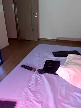 ReiyaRey's cam snapshot