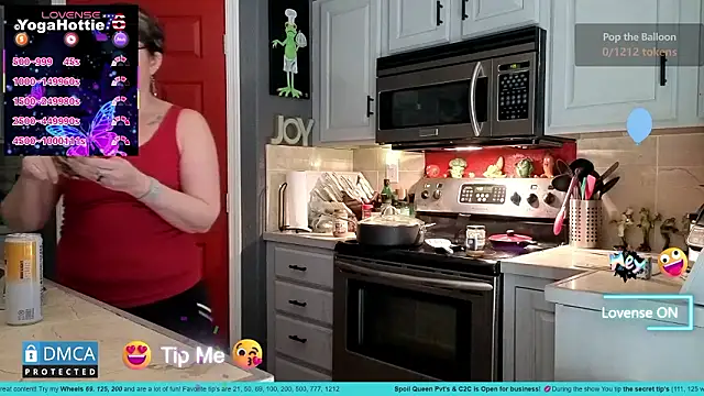 YogaHottie76's cam snapshot