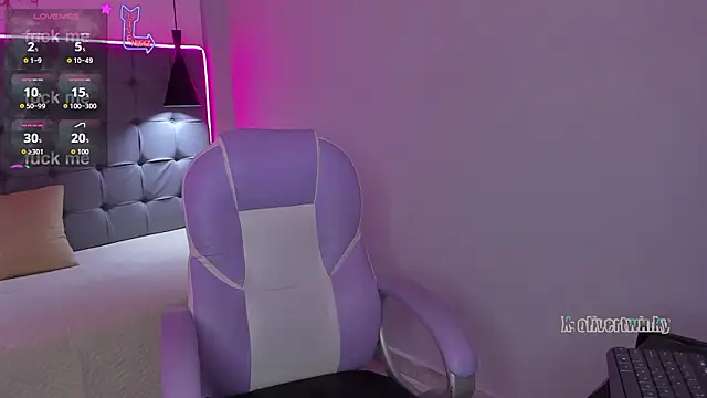 OliverTwinky live sex cam