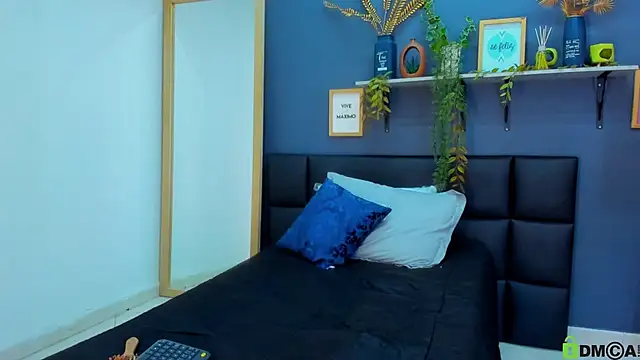 eliza_pink24's cam snapshot