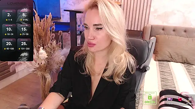 FreeBerryMILF's cam snapshot