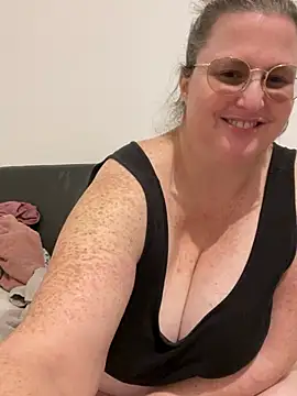 bea_french_curvy's cam snapshot