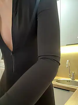 FriendlyFire_18's cam snapshot