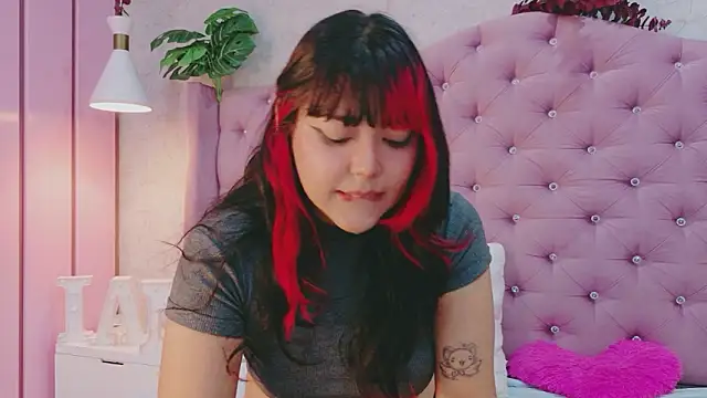 EllieNeptune_'s cam snapshot