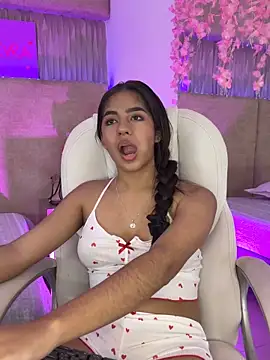 _kyraa_'s cam snapshot