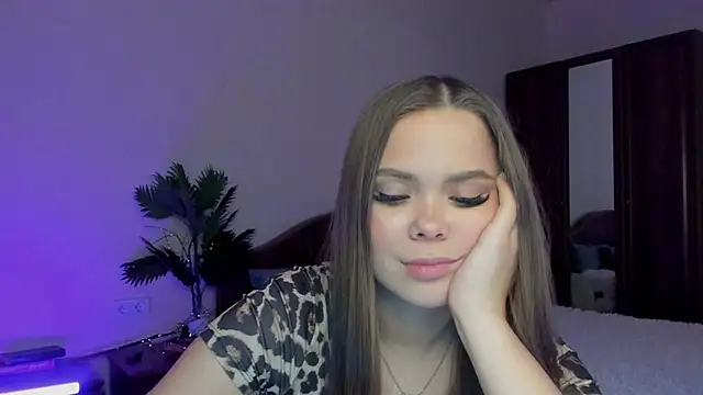 Kira_love_81 live sex cam