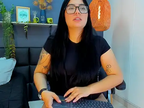 eliza_pink24's cam snapshot