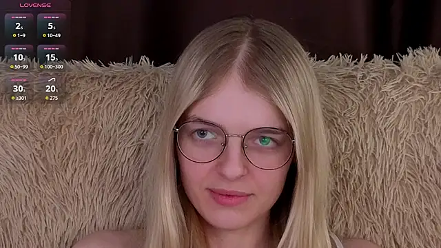 MonicaShiny's cam snapshot