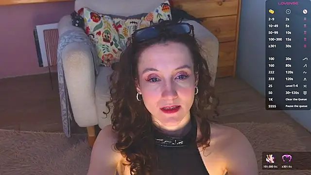 laracroftmansion's cam snapshot