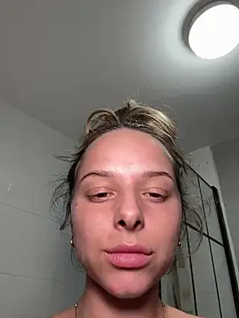 KayleeBella's cam snapshot