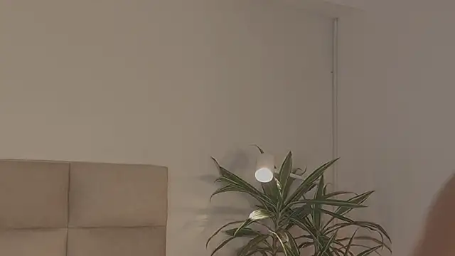 emma_brooks1's cam snapshot