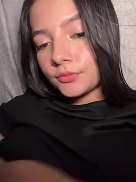 EmmiiGlow live sex cam