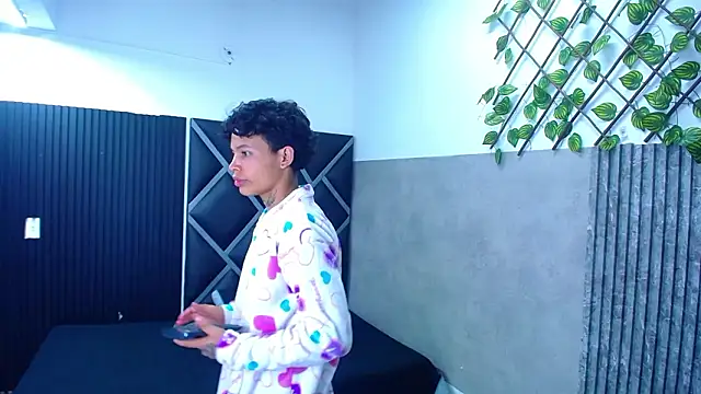 Dogan_Renzo0's cam snapshot