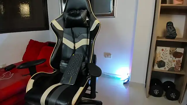 julian_wallace's cam snapshot