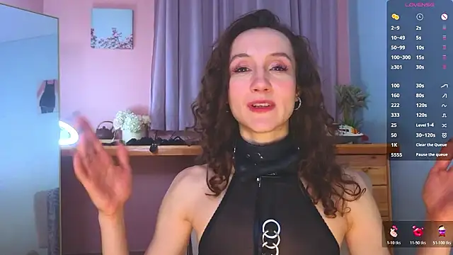 laracroftmansion's cam snapshot