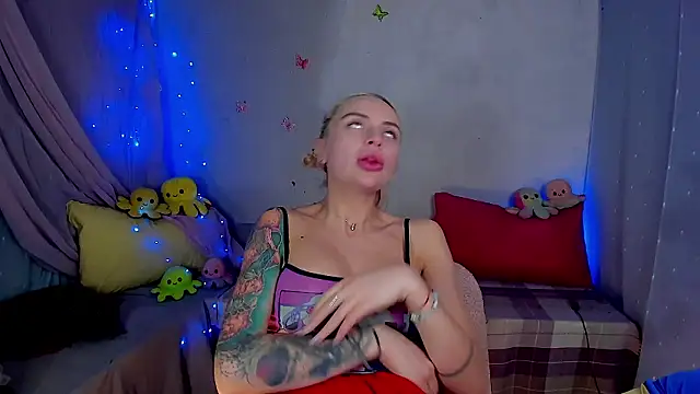 YourLizzyDoll's cam snapshot