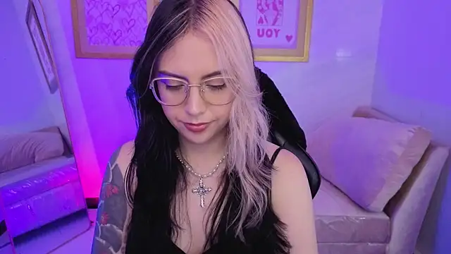 Hela_v live sex cam
