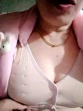 small-house123's cam snapshot