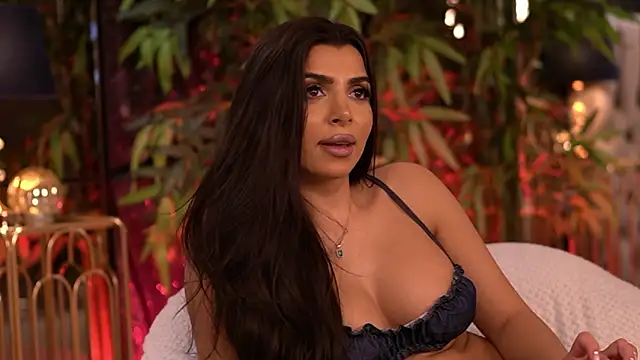 NicoleCellini live sex cam