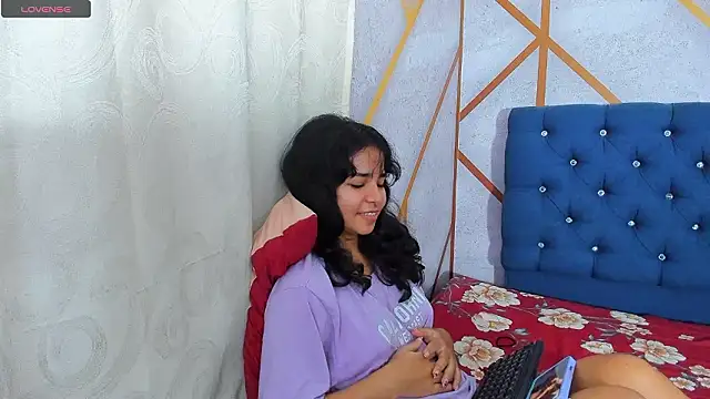 _vaiolet_owo's cam snapshot