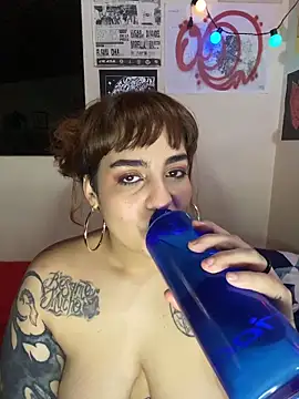 name_less_lulu's cam snapshot