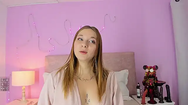 EmaRae1499's cam snapshot