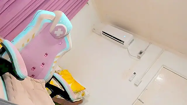 CraveMyCurves live sex cam