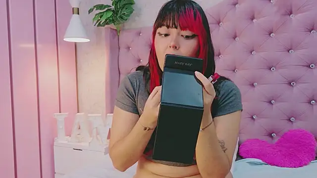 EllieNeptune_'s cam snapshot